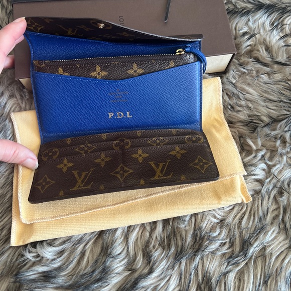 Sarah Louis Vuitton wallet. - Picture 4 of 8